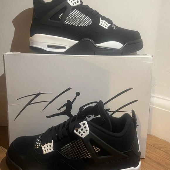 Jordan 4 Retro White Thunder